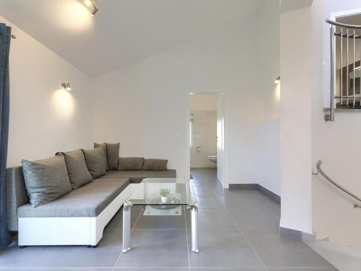 Holiday Home Villa Gocci By Interhome Kmeti Екстериор снимка