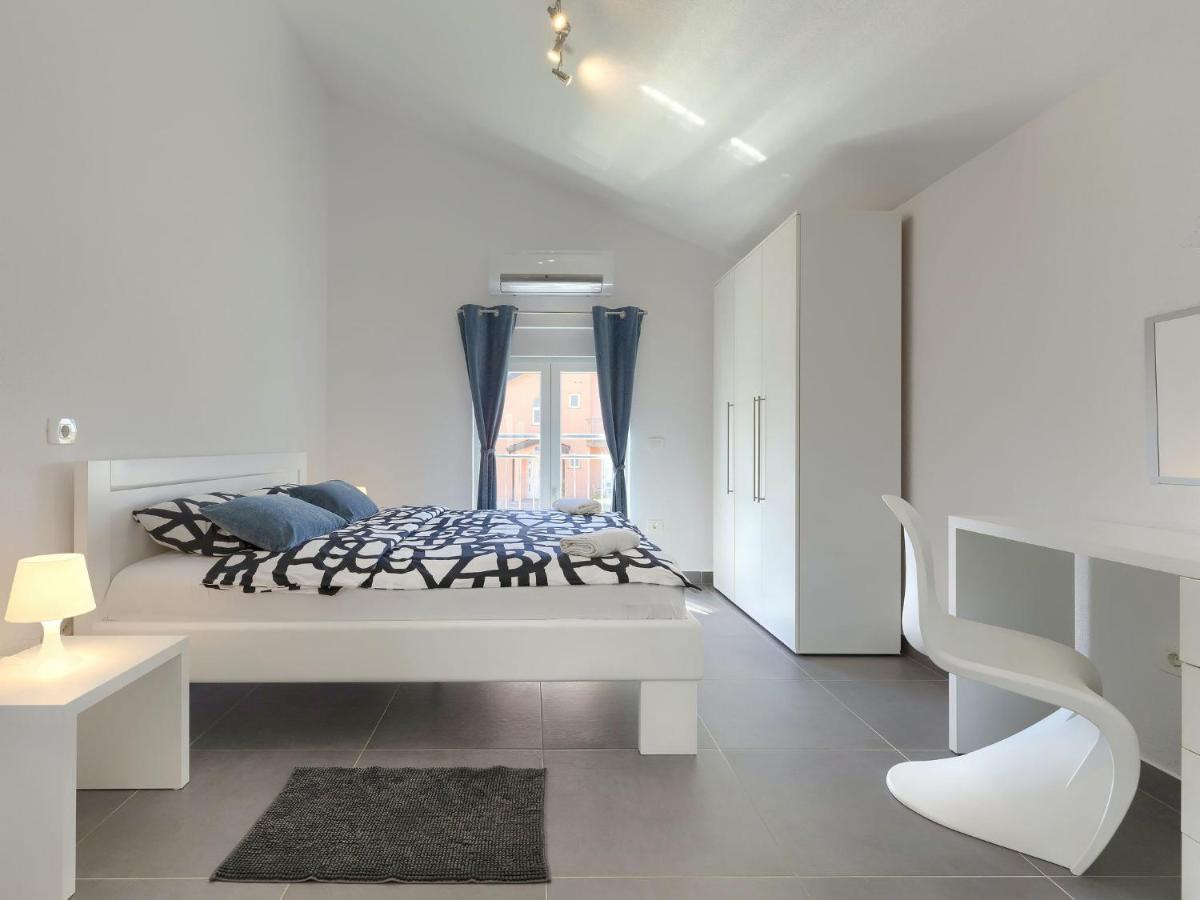 Holiday Home Villa Gocci By Interhome Kmeti Екстериор снимка