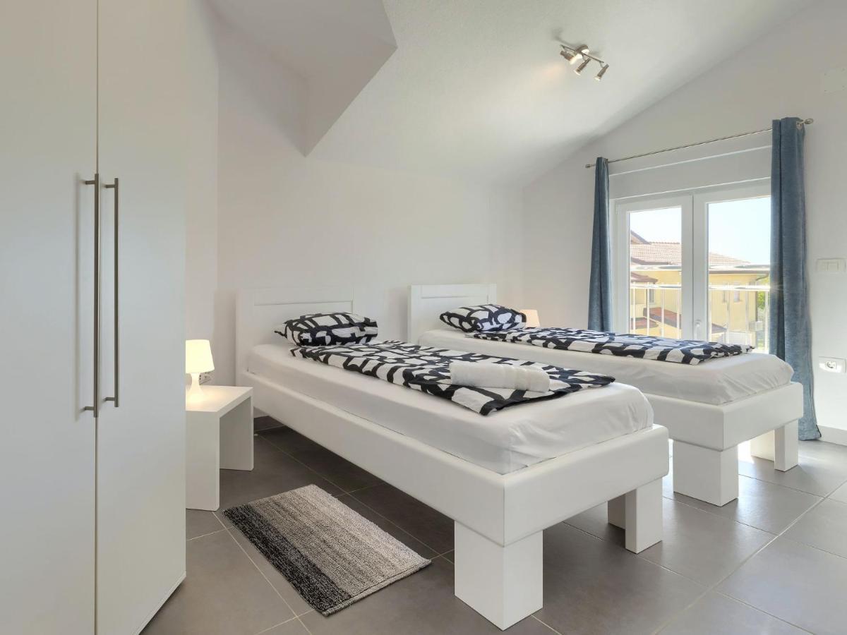 Holiday Home Villa Gocci By Interhome Kmeti Екстериор снимка