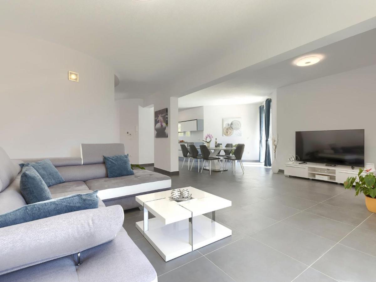 Holiday Home Villa Gocci By Interhome Kmeti Екстериор снимка