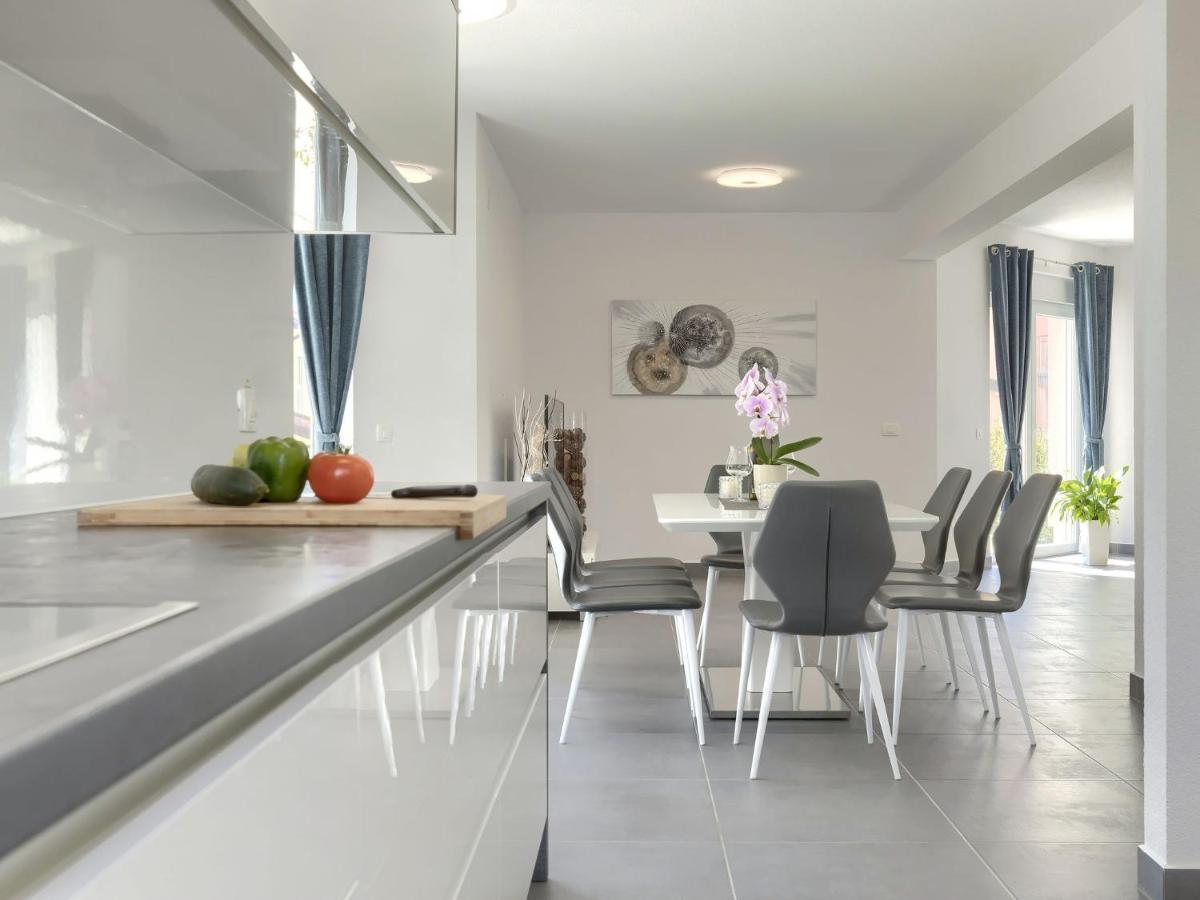 Holiday Home Villa Gocci By Interhome Kmeti Екстериор снимка