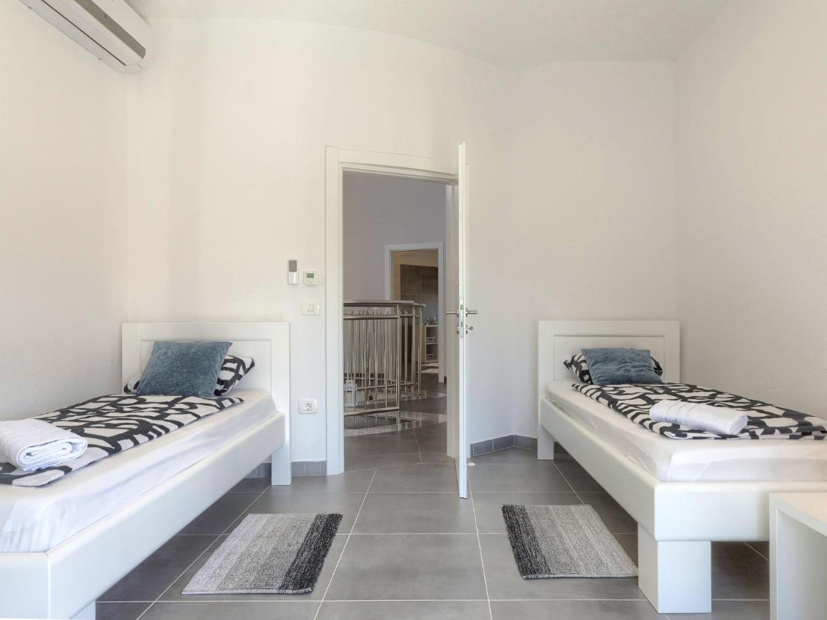Holiday Home Villa Gocci By Interhome Kmeti Екстериор снимка