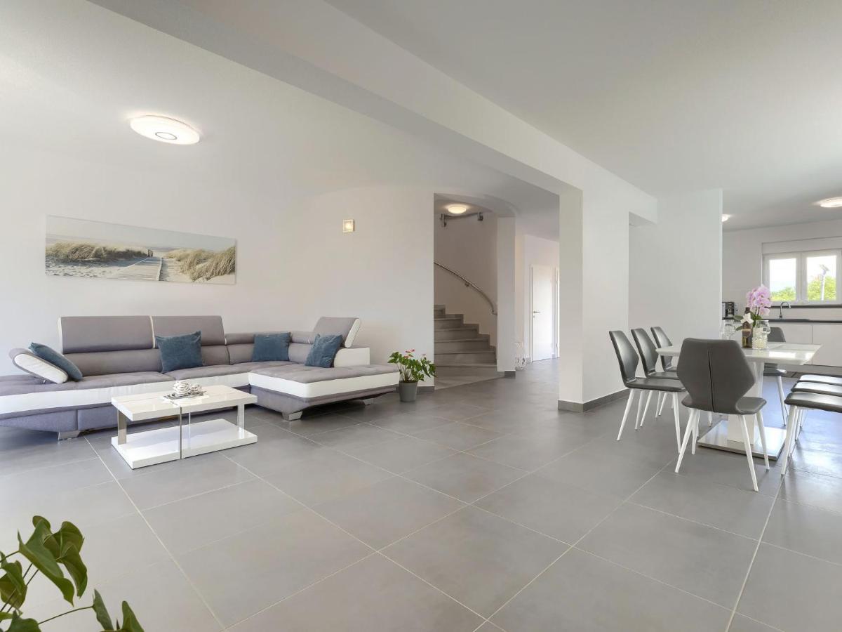 Holiday Home Villa Gocci By Interhome Kmeti Екстериор снимка