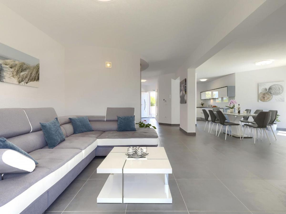 Holiday Home Villa Gocci By Interhome Kmeti Екстериор снимка