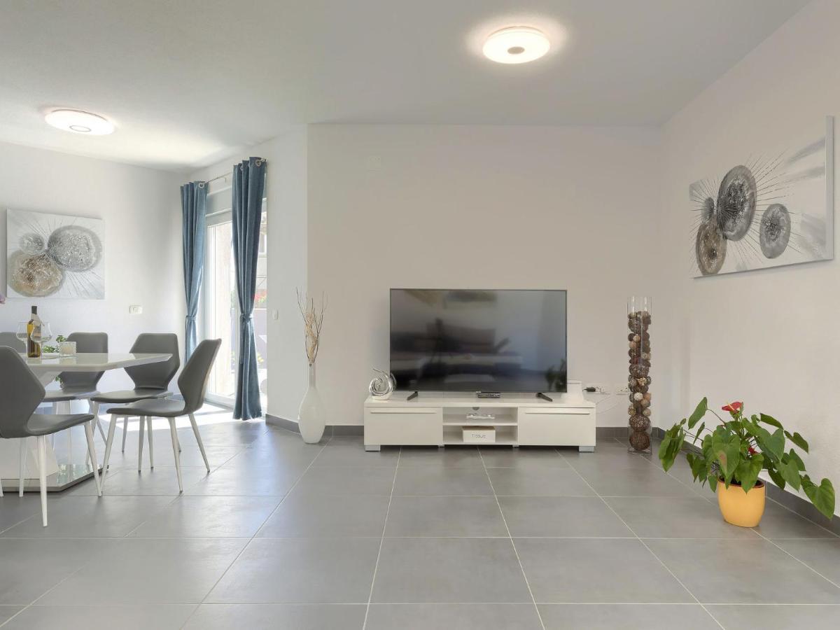 Holiday Home Villa Gocci By Interhome Kmeti Екстериор снимка